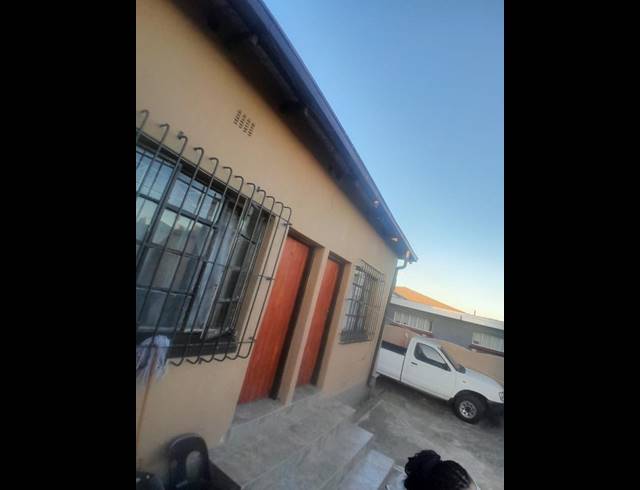 10 BEDROOM HOUSE FOR SALE IN ROODEPOORT